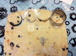 <a href=/shicai/guopin/LanMei/index.html target=_blank><u>蓝莓</u></a>果干杂粮司康