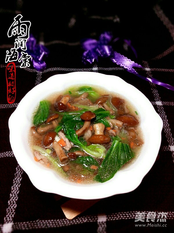 <a href=/shicai/shucai/HuaZiGu/index.html target=_blank><u>滑子菇</u></a><a href=/shicai/shucai/YouCai/index.html target=_blank><u>油菜</u></a>汤的做法