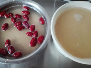 大<a href=/shicai/mimian/HuangMi/index.html target=_blank><u>黄米</u></a><a href=/shicai/rouqin/LaRou/index.html target=_blank><u>腊肉</u></a>粽子