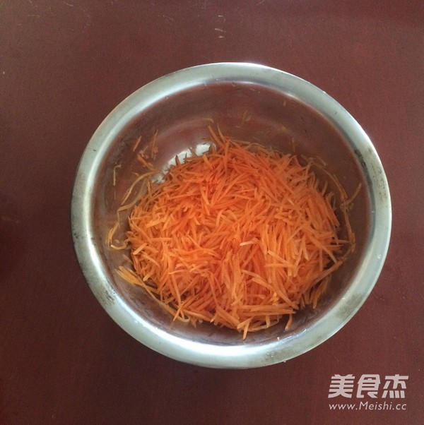 <a href=/shicai/shucai/HuLuoBo/index.html target=_blank><u>胡<a href=/shicai/shucai/LuoBo/index.html target=_blank><u>萝卜</u></a></u></a>水饺的做法