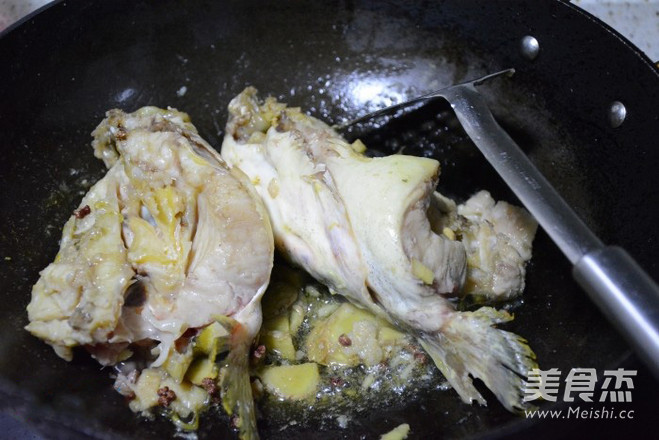 <a href=/shicai/shuichanpin/YuYuTou/index.html target=_blank><u>鱼头</u></a><a href=/shicai/mimian/DouFu/index.html target=_blank><u>豆腐</u></a>汤家常做法的做法