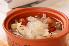 <a href=/shicai/shucai/YinEr/index.html target=_blank><u>银耳</u></a>红<a href=/shicai/guopin/Zao/index.html target=_blank><u>枣</u></a><a href=/shicai/guopin/GouQi/index.html target=_blank><u>枸杞</u></a>汤