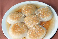 <a href=/shicai/mimian/NuoMi/index.html target=_blank><u>糯米</u></a>糍粑