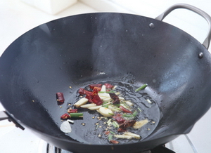 糖<a href=/shicai/diaoweipin/Cu/index.html target=_blank><u>醋</u></a>虾干步骤1