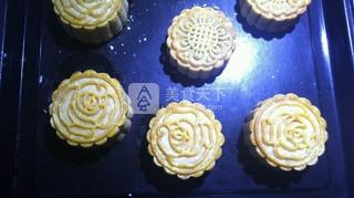 广式椰蓉蛋黄月饼