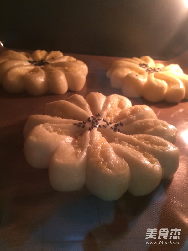 汤种椰蓉花式<a href=/shicai/mimian/MianBao/index.html target=_blank><u>面包</u></a>的做法