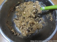 <a href=/shicai/mimian/QiaoKeLi/index.html target=_blank><u>巧克力</u></a><a href=/shicai/guopin/HuaSheng/index.html target=_blank><u>花生</u></a>饼干的做法 步骤6