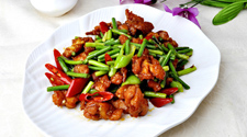 <a href=/shicai/shucai/SuanMiao/index.html target=_blank><u>蒜苗</u></a>炒肉的做法介绍