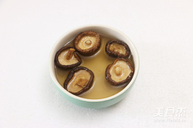 蛋皮肉卷的做法