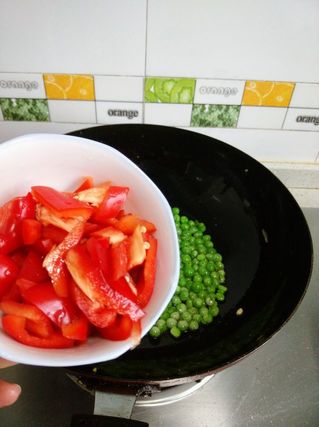 时蔬虾仁<a href=/shicai/rouqin/JiDan/index.html target=_blank><u>鸡蛋</u></a>小炒