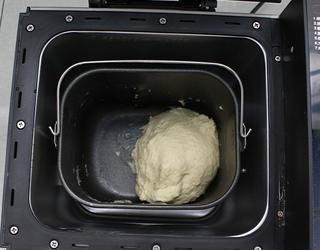 松软<a href=/shicai/mimian/MianBao/index.html target=_blank><u>面包</u></a>