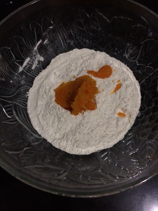 <a href=/shicai/shucai/NanGua/index.html target=_blank><u>南瓜</u></a>玫瑰馒头