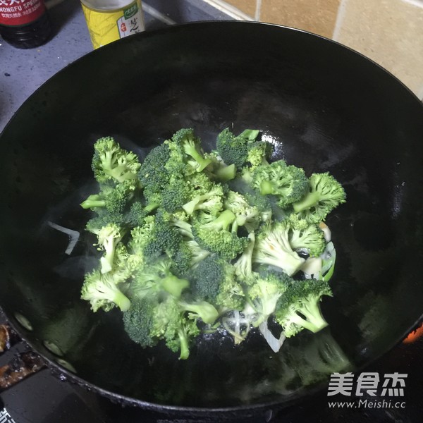 <a href=/shicai/shucai/HuLuoBo/index.html target=_blank><u>胡<a href=/shicai/shucai/LuoBo/index.html target=_blank><u>萝卜</u></a></u></a><a href=/shicai/shucai/XiLanHua/index.html target=_blank><u>西兰花</u></a>的做法