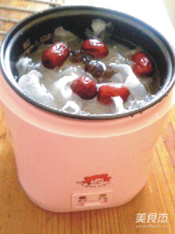 <a href=/shicai/shucai/YinEr/index.html target=_blank><u>银耳</u></a>红<a href=/shicai/guopin/Zao/index.html target=_blank><u>枣</u></a>桂元汤圆的做法