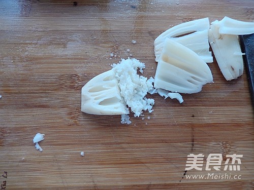 <a href=zt/hsszt target=_blank><u>红烧狮子头</u></a>的做法