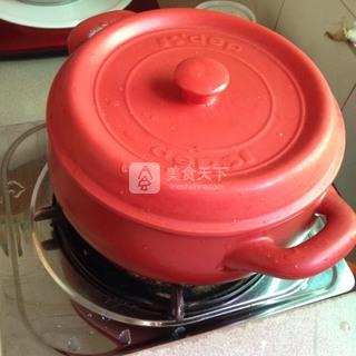 <a href=/shicai/shuichanpin/YouYu/index.html target=_blank><u>鱿鱼</u></a>茨菰莲<a href=/shicai/shucai/Ou/index.html target=_blank><u>藕</u></a>骨头汤