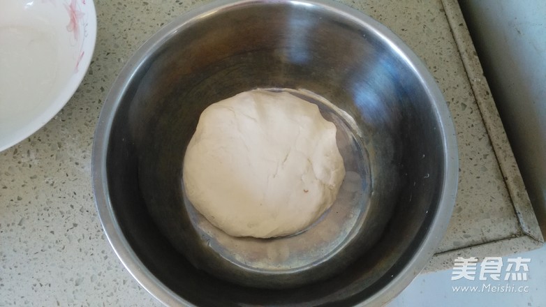 <a href=/shicai/shucai/JiuCai/index.html target=_blank><u>韭菜</u></a>肉包的做法