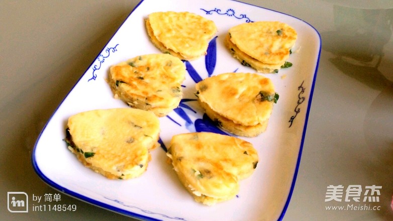 爱心<a href=/shicai/rouqin/JiDan/index.html target=_blank><u>鸡蛋</u></a>饼的做法