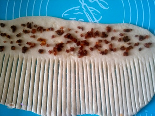 毛毛虫<a href=/shicai/mimian/MianBao/index.html target=_blank><u>面包</u></a>