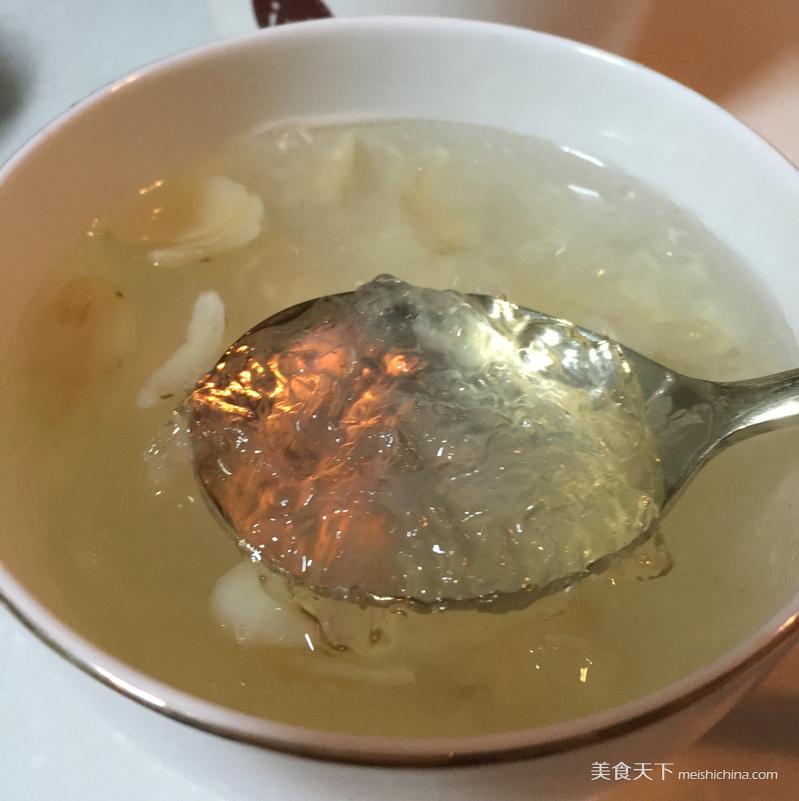 冰糖<a href=/shicai/shucai/BaiHe/index.html target=_blank><u>百合</u></a><a href=/shicai/yaoshi/YaWo/index.html target=_blank><u>燕窝</u></a>