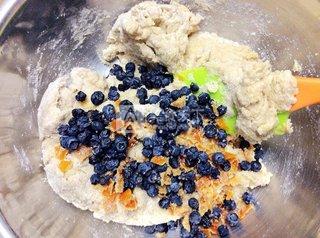 <a href=/shicai/guopin/LanMei/index.html target=_blank><u>蓝莓</u></a>果干杂粮司康