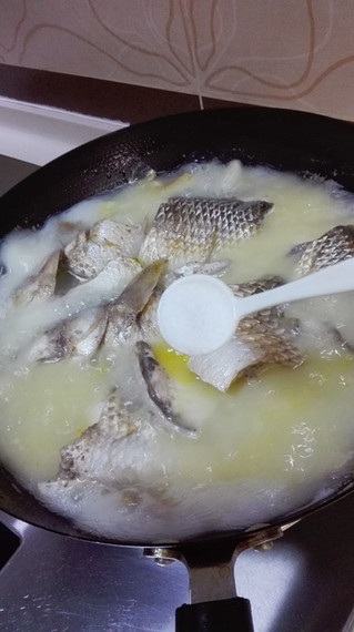 清炖<a href=/shicai/shuichanpin/SuoYu/index.html target=_blank><u>梭鱼</u></a>