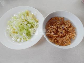 <a href=/shicai/shucai/MaChiXian/index.html target=_blank><u>马齿苋</u></a>菜干包子