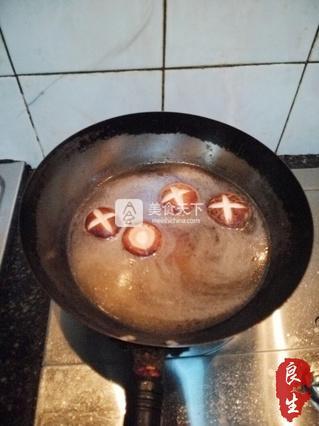 <a href=/shicai/shucai/QingCai/index.html target=_blank><u>青菜</u></a>肉丝面