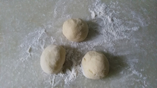 <a href=/shicai/mimian/NiuNai/index.html target=_blank><u>牛奶</u></a><a href=/shicai/guopin/XingRen/index.html target=_blank><u><a href=/shicai/guopin/Xing/index.html target=_blank><u>杏</u></a>仁</u></a>花环<a href=/shicai/mimian/MianBao/index.html target=_blank><u>面包</u></a>