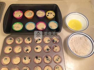 <a href=/shicai/guopin/LanMei/index.html target=_blank><u>蓝莓</u></a>奶香蛋糕