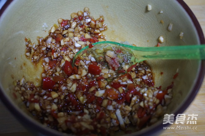 凉拌<a href=/shicai/shucai/MuEr/index.html target=_blank><u>木耳</u></a>的做法