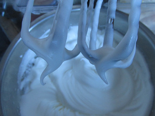 <a href=/shicai/mimian/SuanNai/index.html target=_blank><u>酸奶</u></a>蛋糕