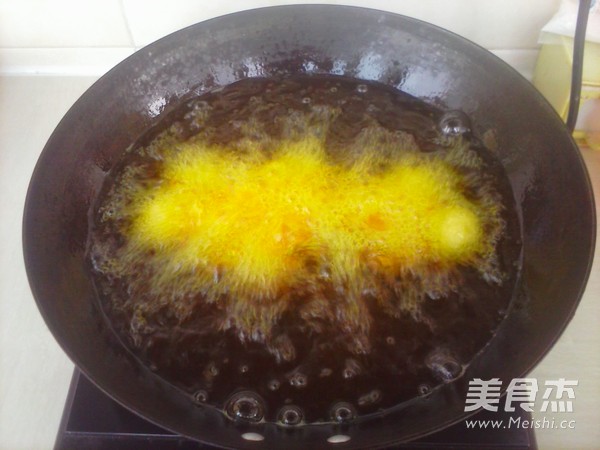 蛋黄<a href=/shicai/shucai/TuDou/index.html target=_blank><u>土豆</u></a>泥的做法