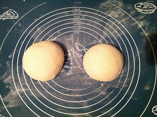 <a href=/shicai/mimian/DouZha/index.html target=_blank><u>豆渣</u></a>发面小酥饼