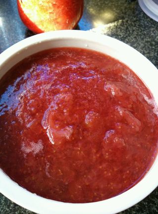 自制<a href=/shicai/guopin/CaoMei/index.html target=_blank><u>草莓</u></a>果酱