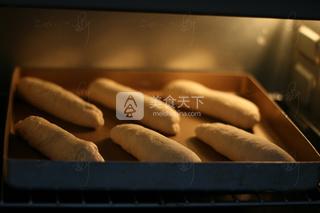 蒜香<a href=/shicai/mimian/MianBao/index.html target=_blank><u>面包</u></a>