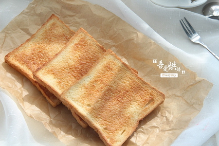 香烤<a href=/shicai/mimian/TuSi/index.html target=_blank><u>吐司</u></a>