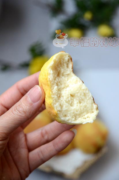 <a href=/shicai/guopin/BoLuo/index.html target=_blank><u>菠萝</u></a>包的做法