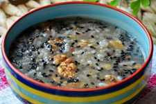 核<a href=/shicai/guopin/Tao/index.html target=_blank><u>桃</u></a>仁粥的做法