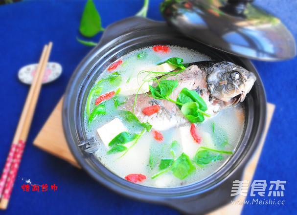 豆尖鲫<a href=/shicai/shuichanpin/YuDoufu/index.html target=_blank><u>鱼<a href=/shicai/mimian/DouFu/index.html target=_blank><u>豆腐</u></a></u></a>汤的做法