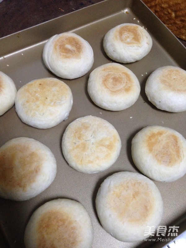 自制<a href=/shicai/mimian/LvDou/index.html target=_blank><u>绿豆</u></a>饼的做法