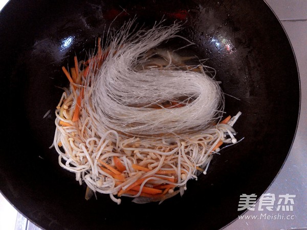 <a href=/shicai/mimian/FenSi/index.html target=_blank><u>粉丝</u></a>泡饼的做法