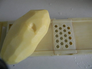 <a href=/shicai/shucai/TuDou/index.html target=_blank><u>土豆</u></a>末末饼