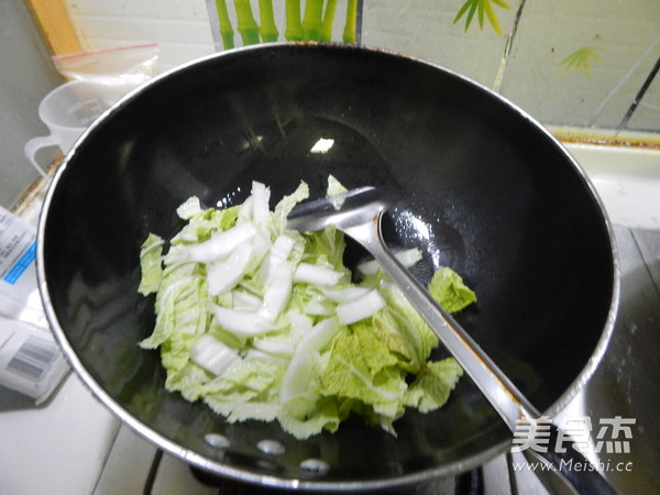 <a href=/shicai/shucai/BaiCai/index.html target=_blank><u>白菜</u></a><a href=/shicai/mimian/FuZhu/index.html target=_blank><u>腐竹</u></a>煮<a href=/shicai/mimian/NianGao/index.html target=_blank><u>年糕</u></a>的做法