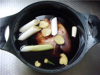 卤<a href=/shicai/rouqin/ZhuXin/index.html target=_blank><u>猪心</u></a>步骤2