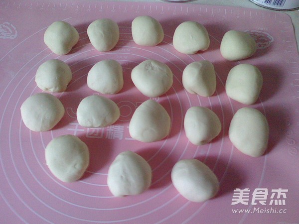 <a href=/shicai/guopin/ZhiMa/index.html target=_blank><u>芝麻</u></a><a href=/shicai/guopin/HuaSheng/index.html target=_blank><u>花生</u></a>包的做法