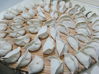 <a href=/shicai/rouqin/ZhuRou/index.html target=_blank><u>猪肉</u></a>香芹水饺