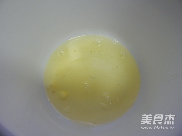 黄<a href=/shicai/guopin/Tao/index.html target=_blank><u>桃</u></a>果酱蛋糕卷的做法