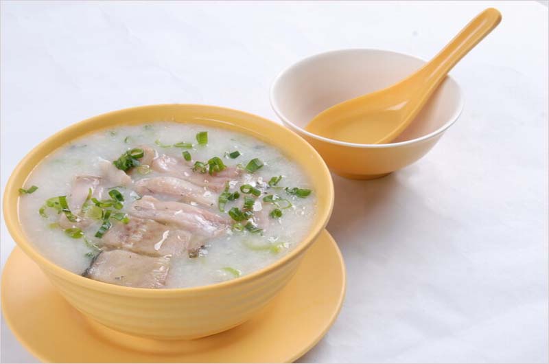 <a href=/shicai/rouqin/ZhuGan/index.html target=_blank><u>猪肝</u></a>粥的做法3