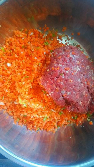 <a href=/shicai/rouqin/NiuRou/index.html target=_blank><u>牛肉</u></a>蒸饺